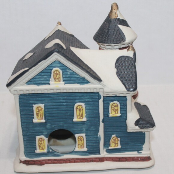 Enchanted Christmas 6" Porcelain Christmas Village House with Light - Picture 4 of 7
